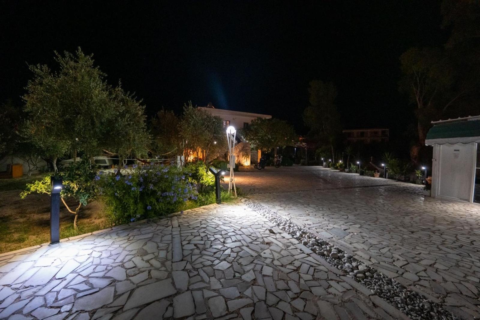 Garden Villa Lake Side & Glamping 卡萨米尔 外观 照片