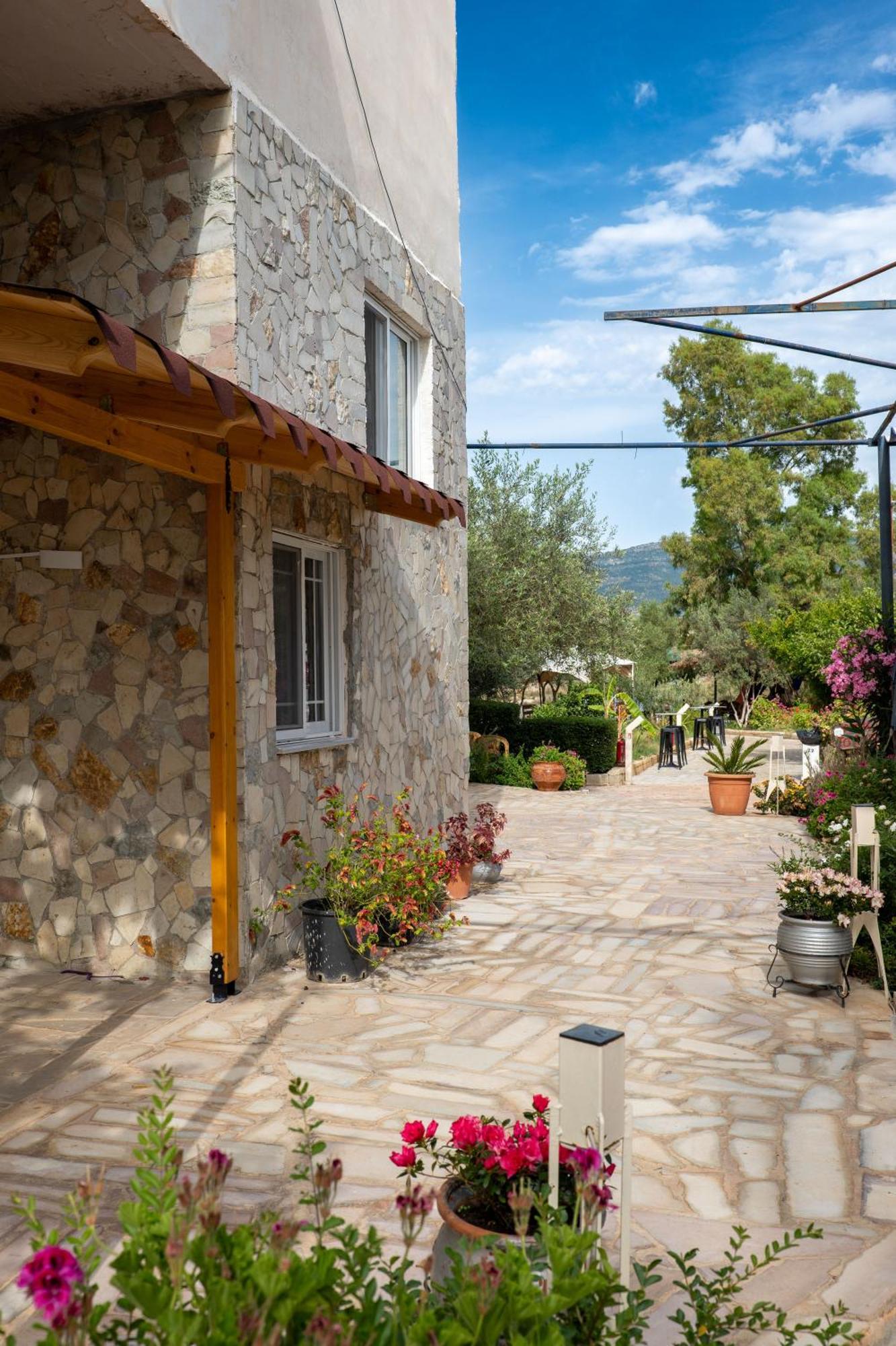 Garden Villa Lake Side & Glamping 卡萨米尔 外观 照片