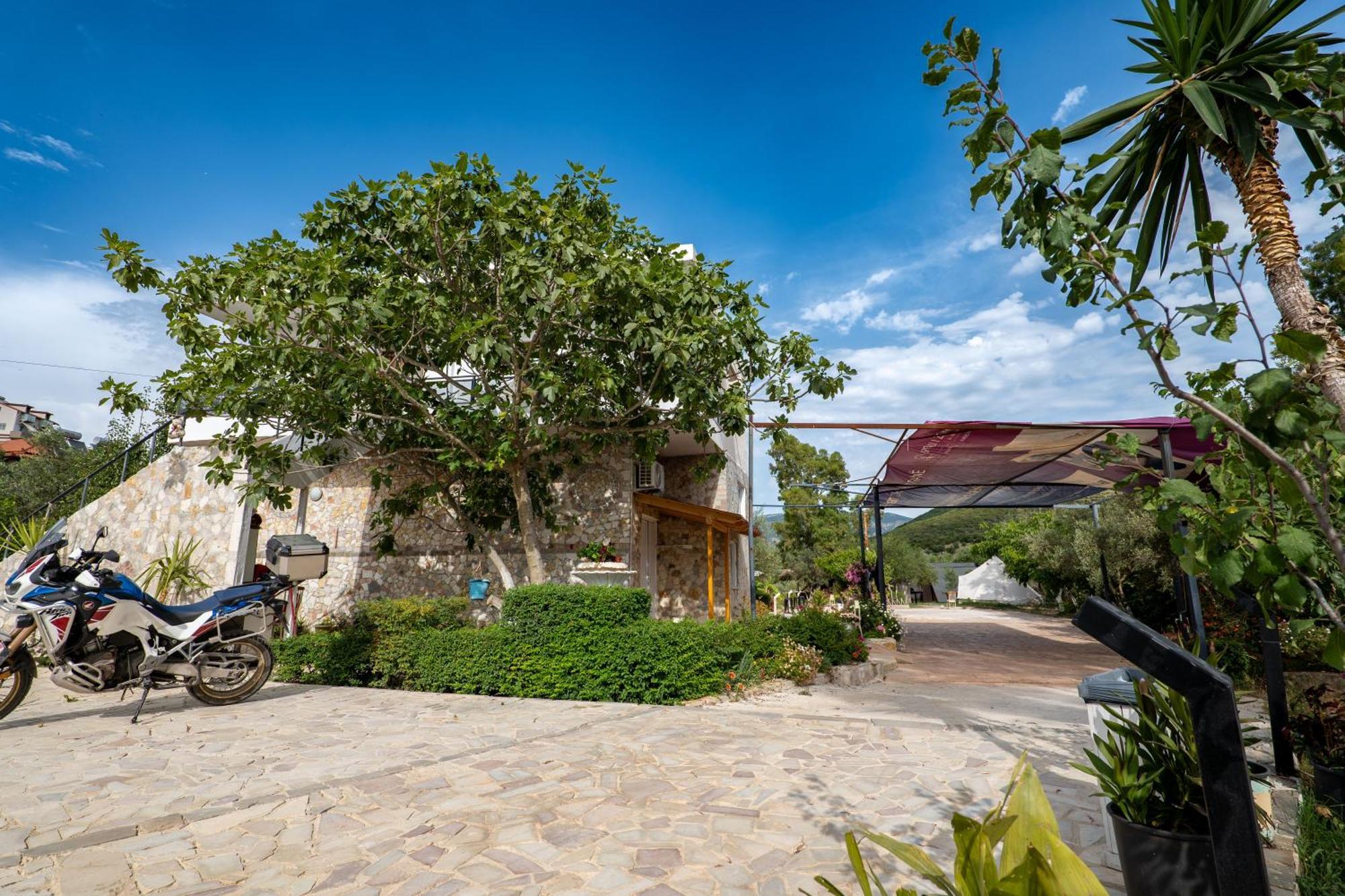Garden Villa Lake Side & Glamping 卡萨米尔 外观 照片