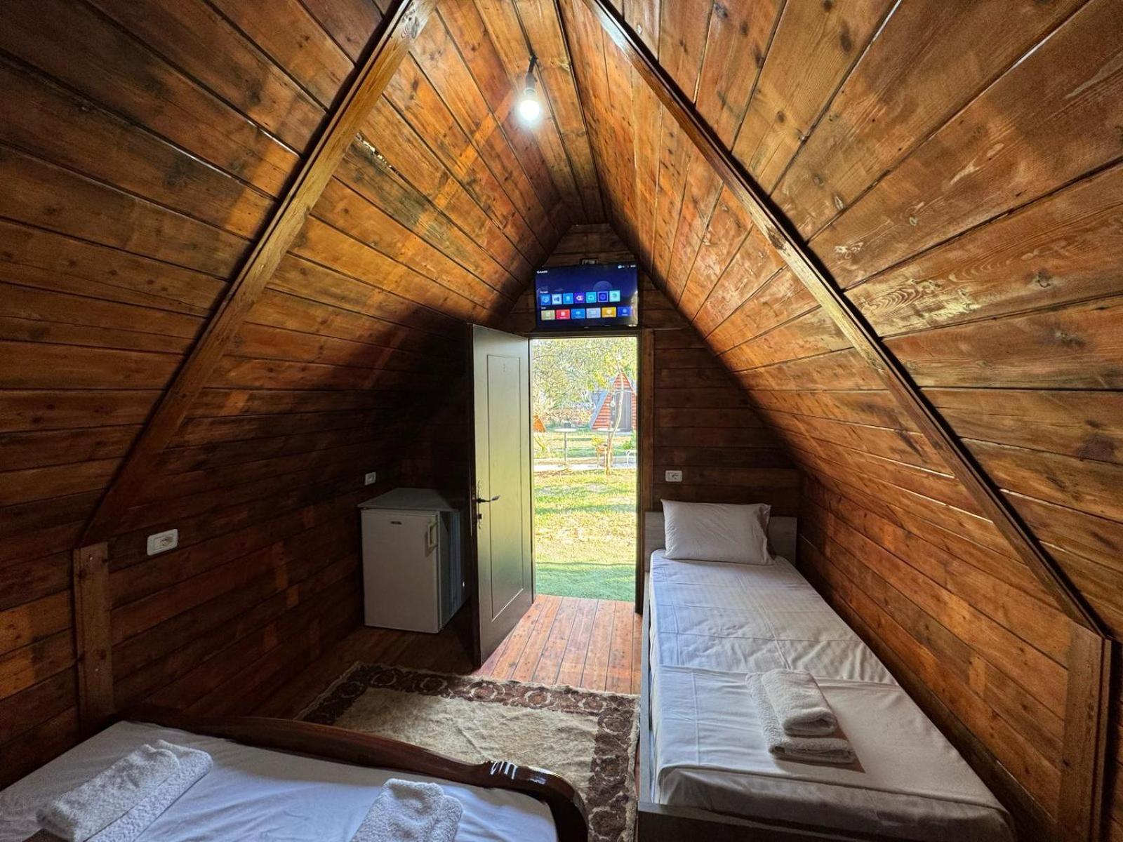 Garden Villa Lake Side & Glamping 卡萨米尔 外观 照片